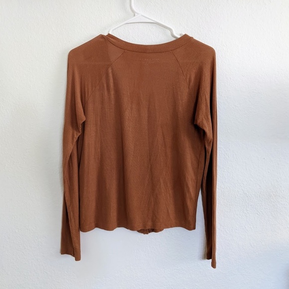 AE Ribbed Button Down Shirt - Picture 3 of 4